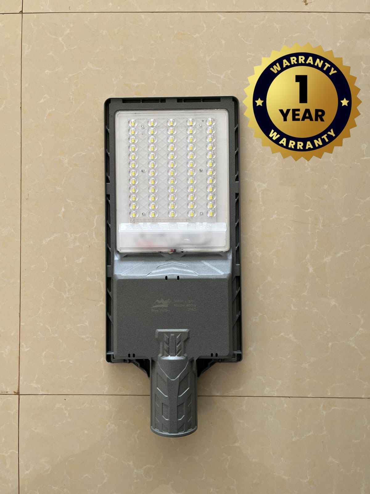 Maize 400 solar street light